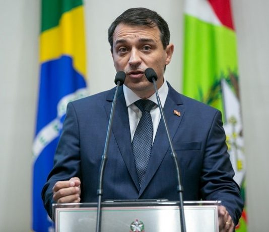 MPSC arquiva investigação contra Moisés no caso dos respiradores