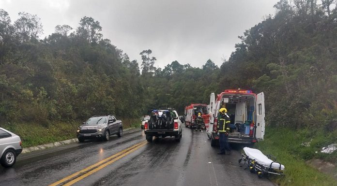 Helicóptero Arcanjo-01 atende acidente com feridos em Rancho Queimado