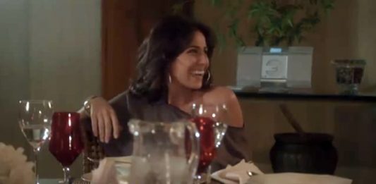 cena do filme mostra a atriz giovana antonelli sorrindo