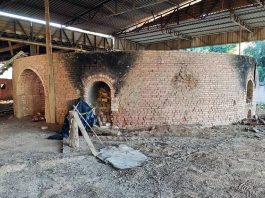 Marido da mulher que matou grávida em Canelinha tem prisão revogada a pedido do MPSC forno da olaria desativava sob galpão no local onde houve o assassinato