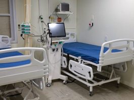 novos leitos UTI: duas camas de uti lado a lado com equipamentos