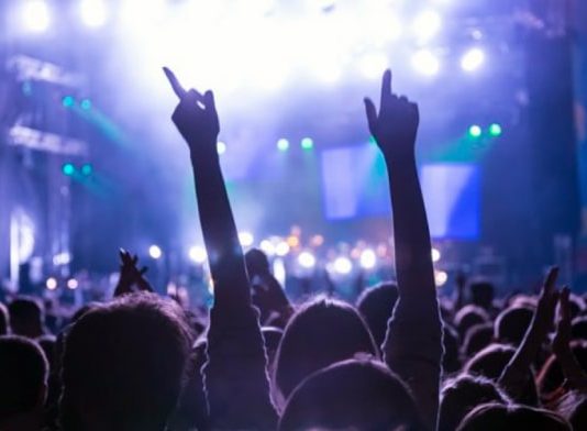 Duas casas noturnas de BC que promoveram festas são multadas em R$ 200 mil Eventos - shows - baladas