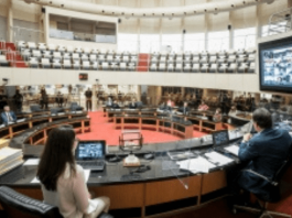Relatório da PF no 2° processo de impeachment de Moisés é rejeitado pelo Tribunal Sessão de instalação do tribunal
