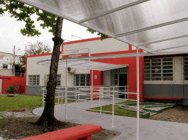 Duas creches são inauguradas em São José Entrada do novo Centro de Educação Infantil em São José