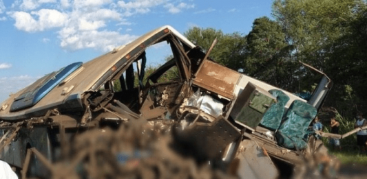 37 mortes são registradas em acidente no interior de São Paulo Colisão de ônibus e caminhão