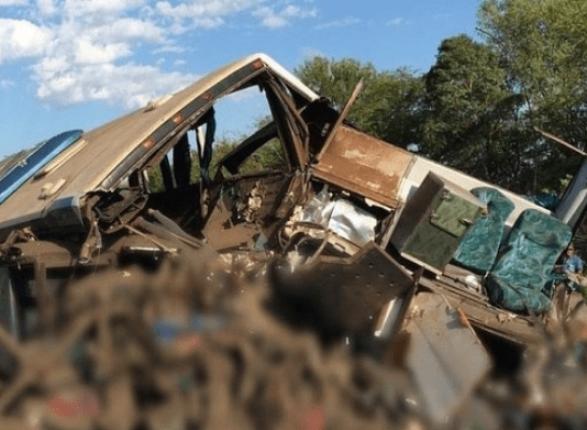 37 mortes são registradas em acidente no interior de São Paulo Colisão de ônibus e caminhão