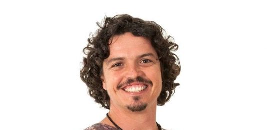 marquito sorridente para a foto