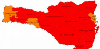 matriz risco da pandemia: mapa de sc dividido em 16 mostra 13 em vermelho e 3 em laranja