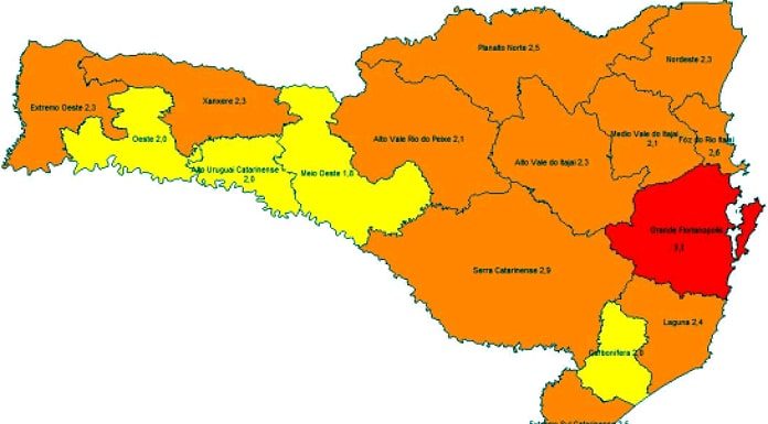 mapa de sc com regiões conforme classificação de risco; grande florianópolis é a única gravíssima