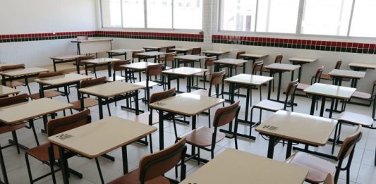Em primeira manifestação, governo nega principal demanda de professores em greve