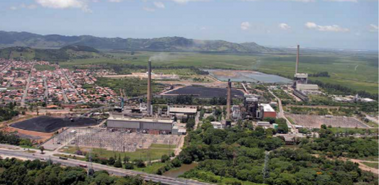 Empresa e governos avaliam futuro do Complexo Termoelétrico Jorge Lacerda complexo de jorge lacerda visto em foto aérea; duas chaminés proeminentes