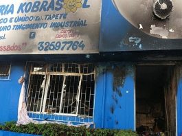 fachada da lavanderia kobrasol parcialmente queimada pelo incêndio
