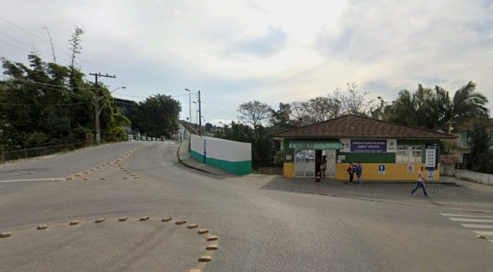 Grande Florianópolis Covid-19 - posto de saúde em esquina de rotatória em santo amaro da imperatriz