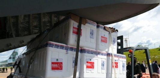 Vacinação contra Covid-19 começa nesta segunda-feira em Santa Catarina Primeiro lote de 126 mil doses de Coronavac é enviado para SC nesta segunda-feira (18) - Vacinação começa