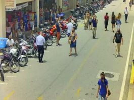 Pessoas já se recuperaram: câmeras identificam pessoas e veículos - pedestres na rua felipe schmidit em florianópolis