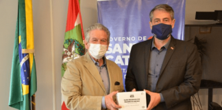 Santa Catarina recebe doação de insumos - Entrega da doação dos insumos para a vacinação contra a Covid-19