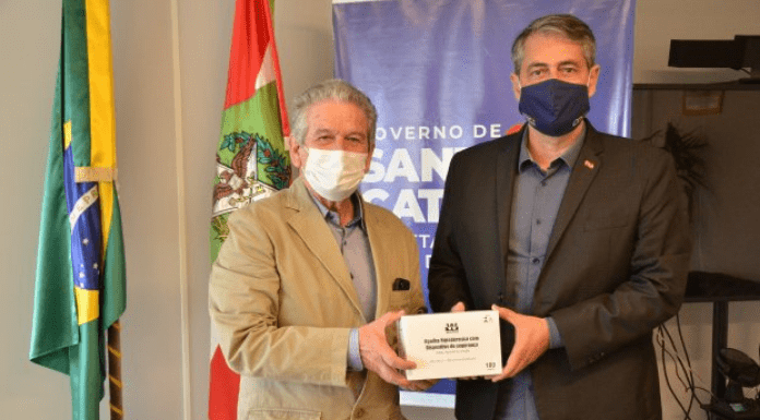 Santa Catarina recebe doação de insumos - Entrega da doação dos insumos para a vacinação contra a Covid-19