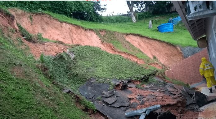 Deslizamento no município de São José, ocasionado pela chuva