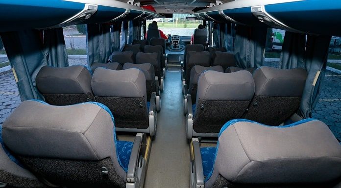 Governo libera maior ocupação de ônibus rodoviários - ônibus com poltronas visto pelo corredor