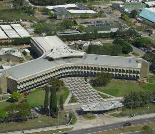 Udesc planeja instalar centro de tecnologia no novo prédio do Itacorubi Udesc compra imóvel da Oi no itacorubi - foto aérea do prédio