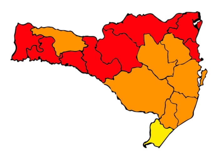 mapa de sc divido em 16 regiões com 8 no vermelho, 7 na laranja e uma no amarelo para risco ao coronavírus