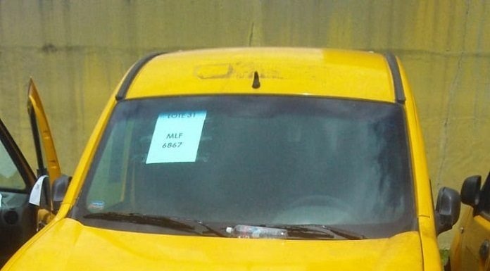 Correios realiza leilão de veículos - foto mostra um veículo renault kangoo amarelo