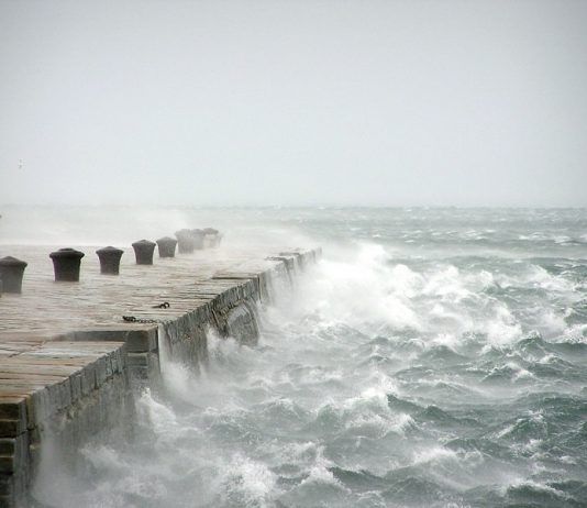 clima para amanha previsao do tempo vendaval mar agitado ciclone nuvens