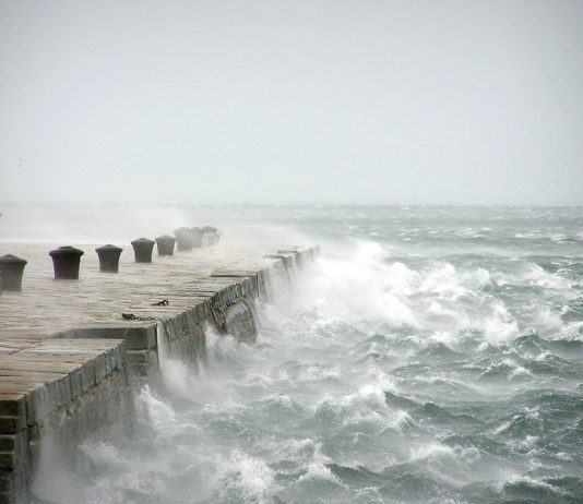 clima para amanha previsao do tempo ventos fortes, mar agitado ciclone nuvens