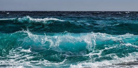 Frente fria provoca temporais e mar agitado em Santa Catarina nesta quarta-feira (05/11) clima para amanhã: sol vento mar agitado