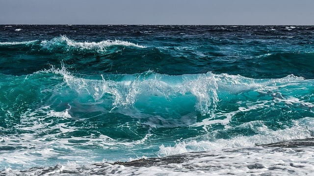 clima para amanhã: sol vento mar agitado