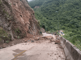 Rodovia SC-390, na Serra do Rio do Rastro está interditada temporariamente Queda de barreira da Serra do Rio do Rastro