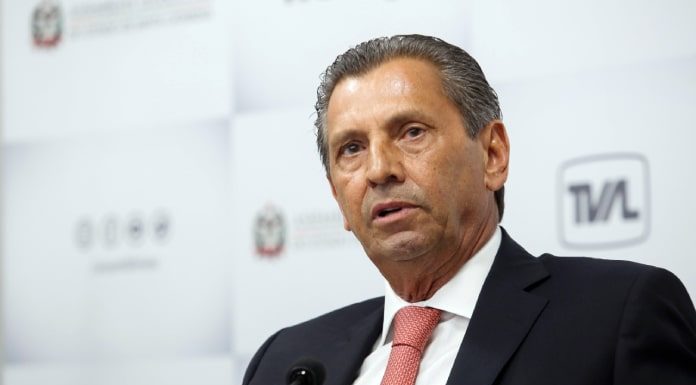 deputado júlio garcia é preso na operação hemorragia - em foto de arquivo ele fala em coletiva de imprensa