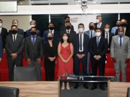 Orvino toma posse como prefeito e Méri Hang é eleita presidente da Câmara de São José