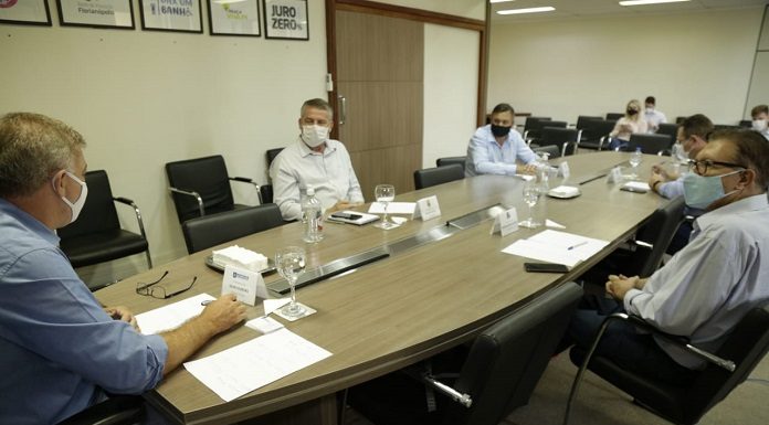 Prefeitos da Grande Florianópolis discutem plano de vacinação único para a região