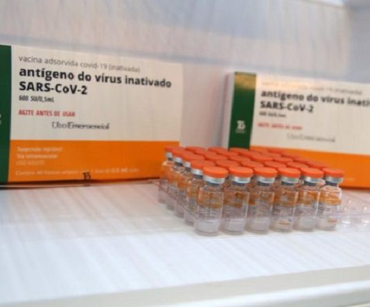 caixas e ampolas de doses da coronavac que são entregues na segunda em são paulo