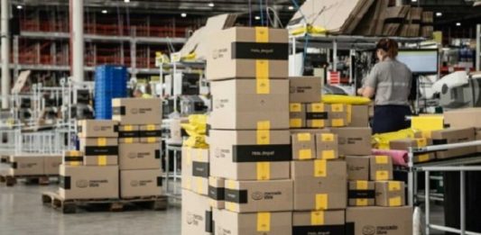 caixas de produtos embaladas em centro de distribuição onde há vaga de emprego do mercado livre