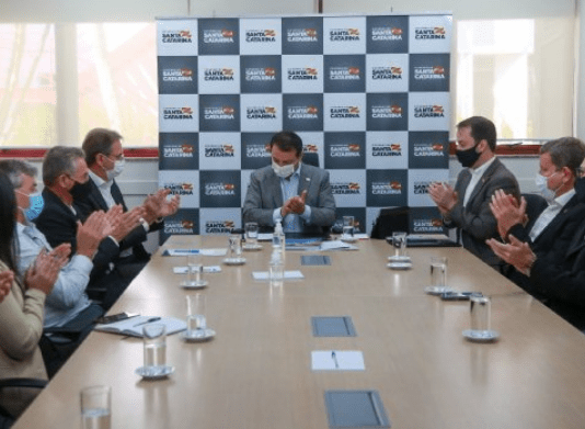 Invest SC: Governador Carlos Moisés e políticos de Santa Catarina reunidos