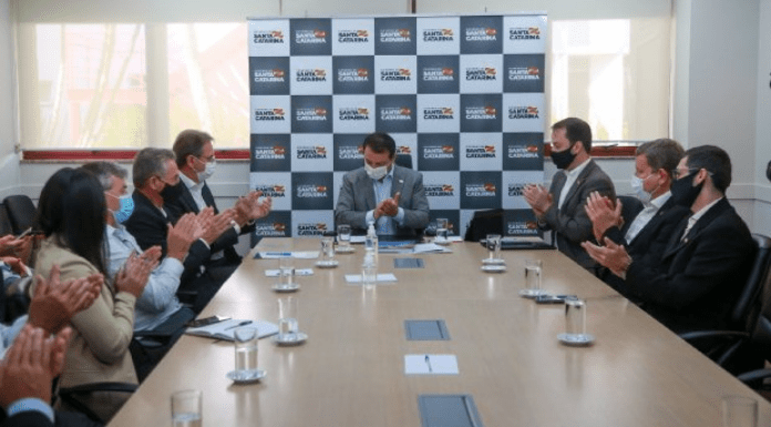Invest SC: Governador Carlos Moisés e políticos de Santa Catarina reunidos