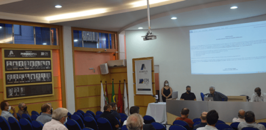 Novos membros do Conselho Deliberativo da Aemflo e CDL-SJ são empossados Reunião de posse dos novos membros da CDL-SJ e Aemflo