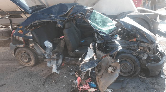 Operação Viagem Segura: Automóvel preto amassado em acidente de rodovia estadual em SC