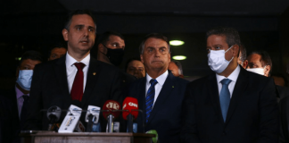 Presidente Jair Bolsonaro e ministros, entregam ao congresso MP para a privatização da Eletrobras