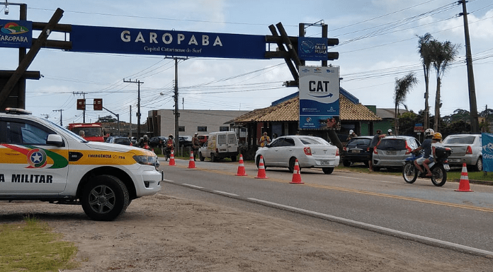 Barreira sanitária em Garopaba, que passa a exigir de tursitas teste de covid