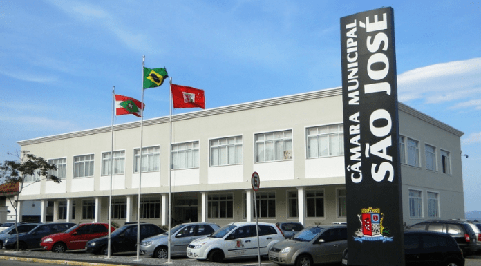 Microempreendedores: Frente da Câmara Municipal de São José