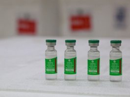 Pesquisa mostrou que 25% não se vacinariam em sete cidades de SC quatro ampolas de doses de vacina - Pesquisa mostrou que 25% não se vacinariam em sete cidades de SC