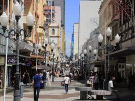 Como ficam os serviços públicos na Grande Florianópolis na Páscoa rua felipe schmidt no centro de florianópolis