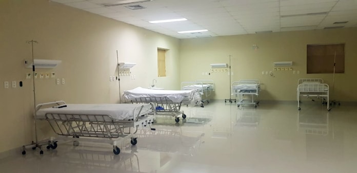 Grande Florianópolis tem cerca de 86% dos leitos de uti ocupados - foto mostra hospital com camas vazias, na época de inauguração