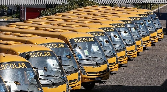 frota de ônibus escolares estacionada - portal sc transferências pode dar mais transparências aos recursos do estado