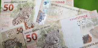 250 reais em notas de 50 - novo auxílio emergencial