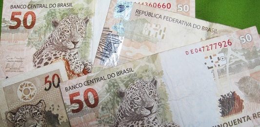 250 reais em notas de 50 - novo auxílio emergencial