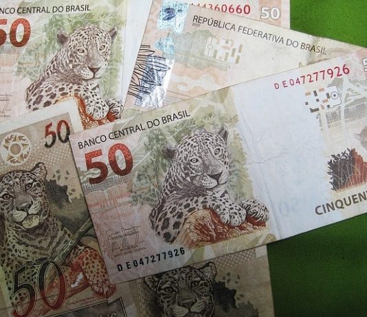 250 reais em notas de 50 - novo auxílio emergencial